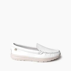 Minnetonka Women's Discover Deerskin - White