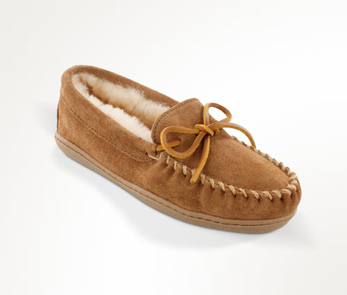 Minnetonka Sheepskin Hardsole Slipper - Tan