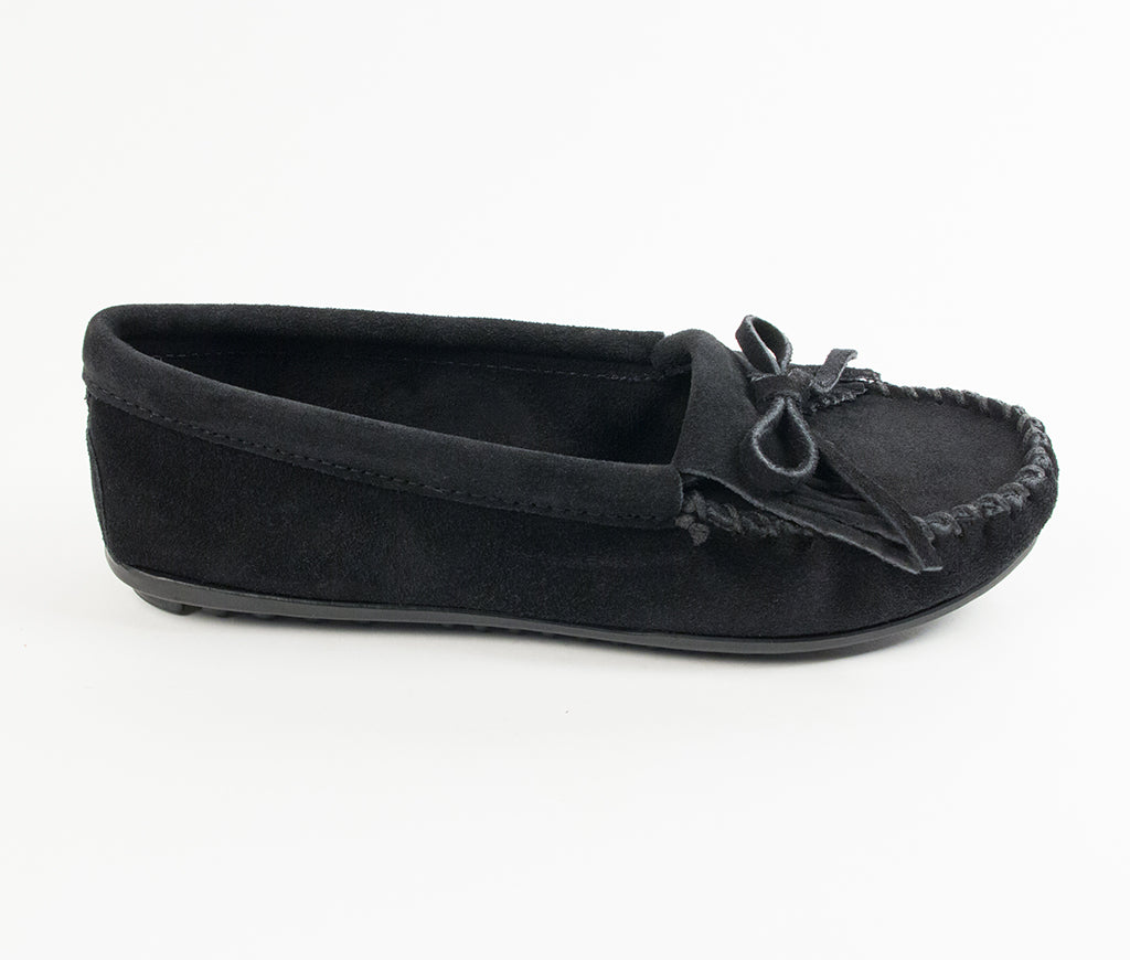Minnetonka Kilty Hardsole Moccasin - Black – The Covered Bridge