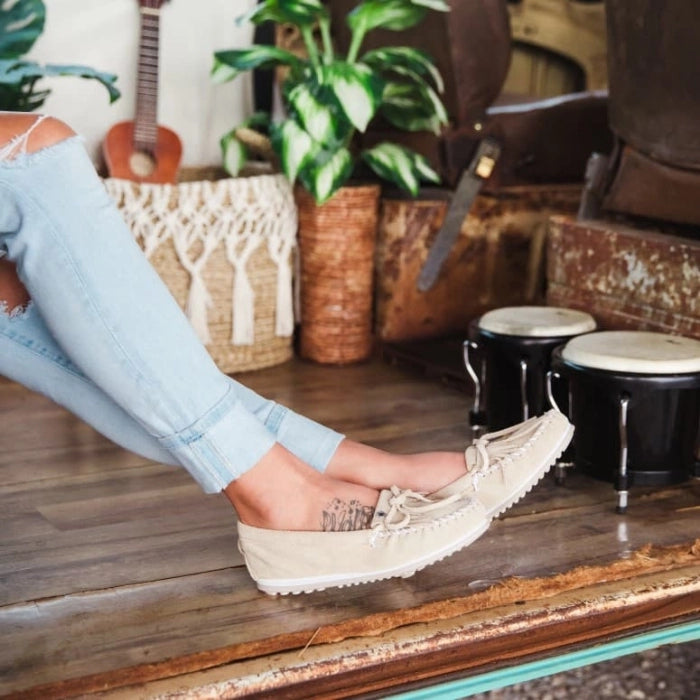 Minnetonka Kilty Plus Moccasin - Stone – The Covered Bridge