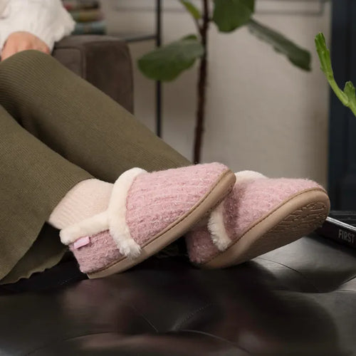 Minnetonka Dina Slipper - Dusty Pink